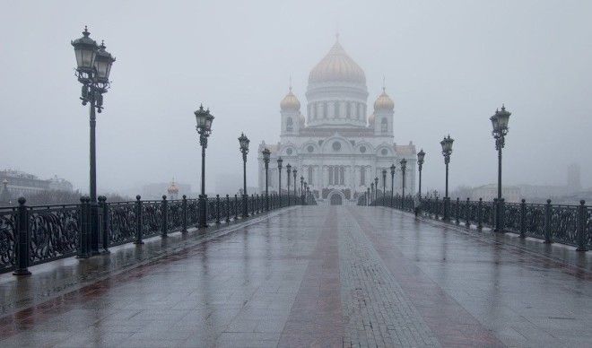 Москва, Россия Солнечных часов за год: как повезет. И небольшой бонус от самого сердца — обойти вниманием Москву мы просто не могли. Столицу нашей страны довольно сложно назвать приветливым и ярким городом: практически все шансы порадоваться солнечному свету выпадают местным жителям только поздней весной и летом.
