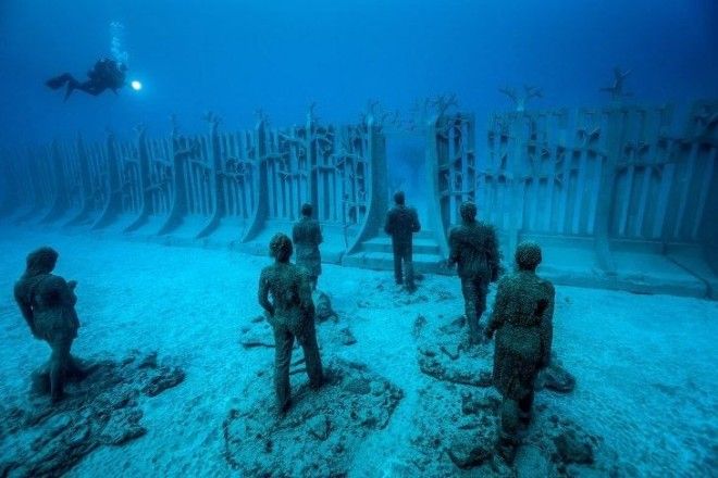 Молчаливые, но красноречивые фигуры на дне океана Молчаливые, но красноречивые фигуры на дне океана
