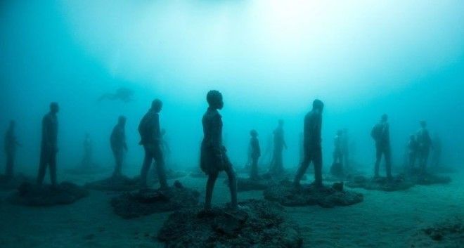 Молчаливые, но красноречивые фигуры на дне океана Молчаливые, но красноречивые фигуры на дне океана