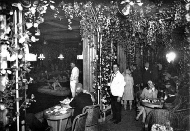 20 завораживающих чёрно белых фотографий из жизни парижан в 1920 х годах