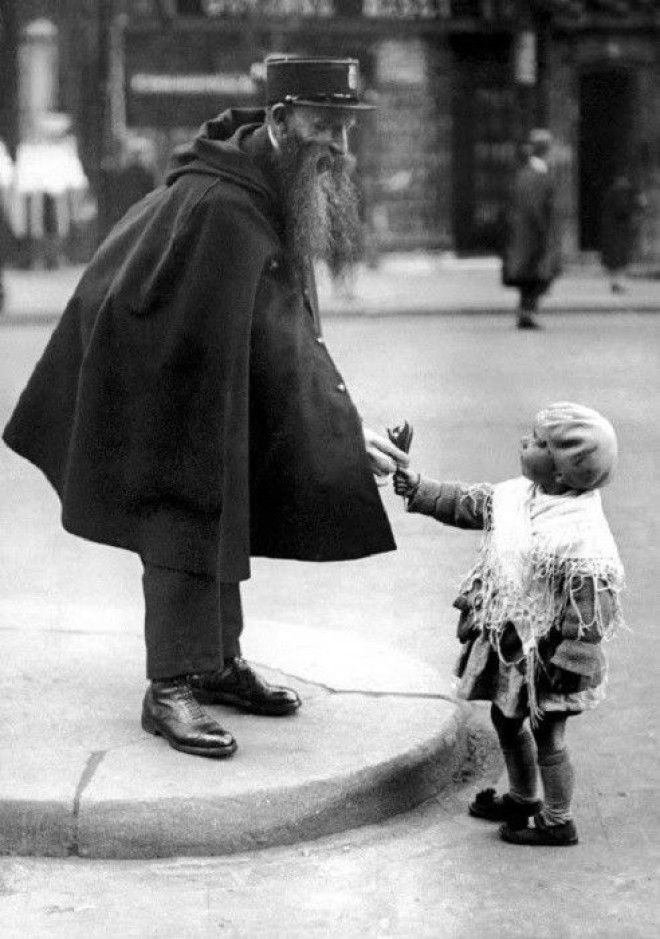 20 завораживающих чёрно белых фотографий из жизни парижан в 1920 х годах