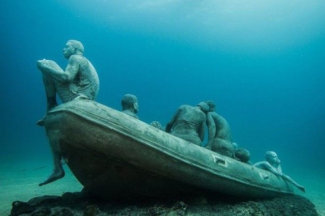 Молчаливые, но красноречивые фигуры на дне океана Молчаливые, но красноречивые фигуры на дне океана