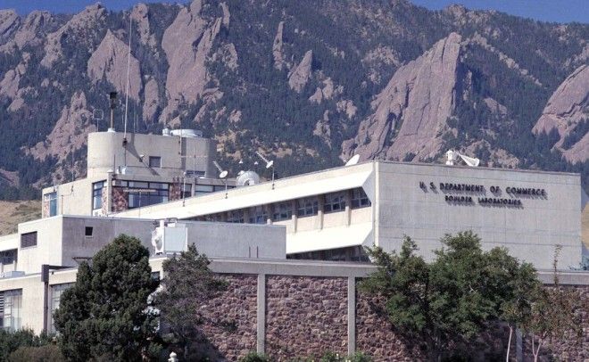 Самые точные Но физики из NIST не остановились на достигнутом. Ученые решили разработать новый хронометр, на этот раз на основе атомов стронция. Новые часы работают на 60% предыдущей модели, а это значит, что они теряют одну секунду не за двадцать миллионов лет, а за целых пять миллиардов.