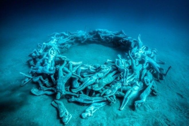 Молчаливые, но красноречивые фигуры на дне океана Молчаливые, но красноречивые фигуры на дне океана