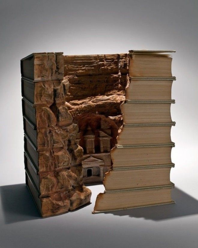 Скульптуры из старых книг от Гайя Ларами