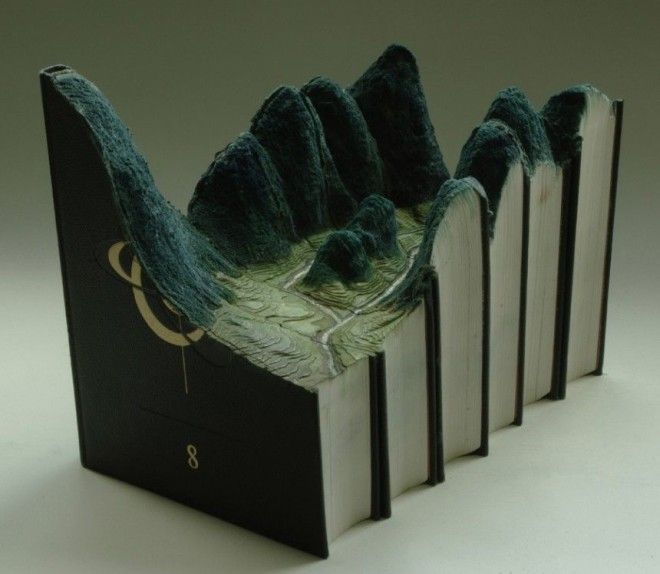Скульптуры из старых книг от Гайя Ларами