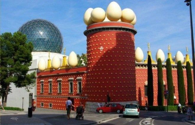 Театрмузей Дали в городе Фигерасе