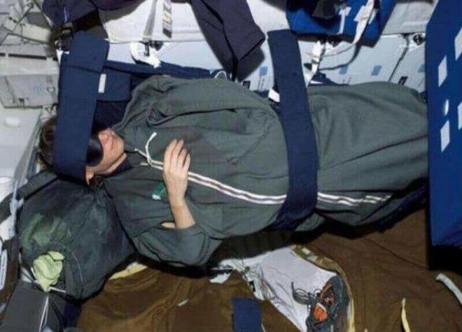 Как спят космонавты