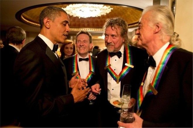 Однажды Led Zeppelin выкинули из окна целых 5 телевизоров за ночь Наутро подходит к ним менеджер