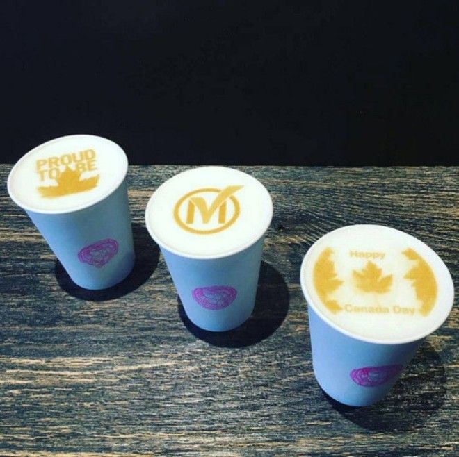 Кофепринты в честь дня Канады Instagram coffeeripples