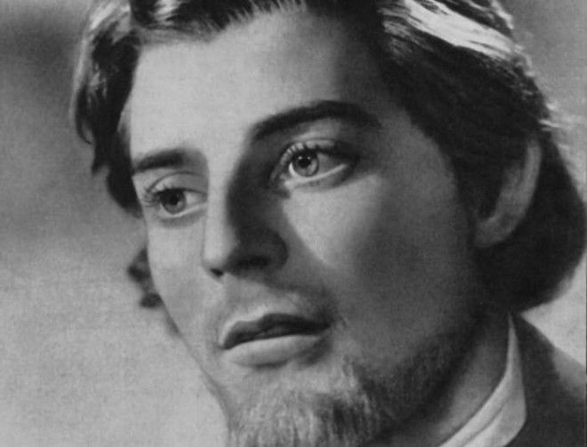 Жерар Филип в роли князя Мышкина в фильме *Идиот*, 1946 | Фото: kino-teatr.ru Жерар Филип в роли князя Мышкина в фильме Идиот 1946 Фото kinoteatrru