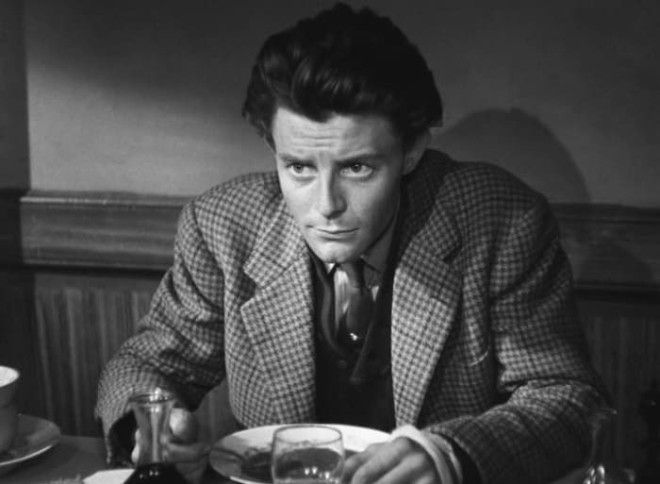 Жерар Филип в фильме *Такой прелестный маленький пляж*, 1949 | Фото: kino-teatr.ru Жерар Филип в фильме Такой прелестный маленький пляж 1949 Фото kinoteatrru