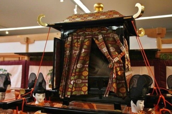 Детально воспроизведенная копия императорского паланкина Фото imgfotkiyandexru