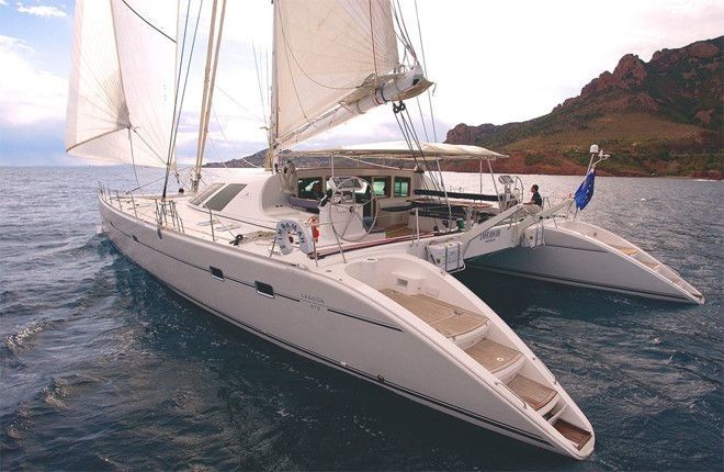 Этот 12метровый катамаран который использовался в качестве рыболовного судна пропал в 2007 году на северовосточном побережье Австралии Впрочем в списках исчезнувших судов яхта числилась недолго Уже через неделю Каз II обнаружили около Большого Барьерного рифа Двигатель катамарана все еще работал более того в каюткомпании спасатели обнаружили накрытый стол но ни одного из трех членов экипажа По уверениям спасателей им пришлось покинуть катамаран в открытом море поскольку на борту они все ощутили необъяснимый приступ паники