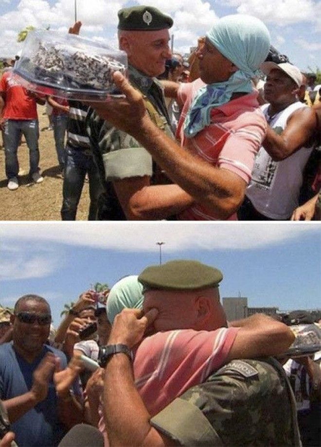 Протестующие вручили офицеру торт в честь праздника