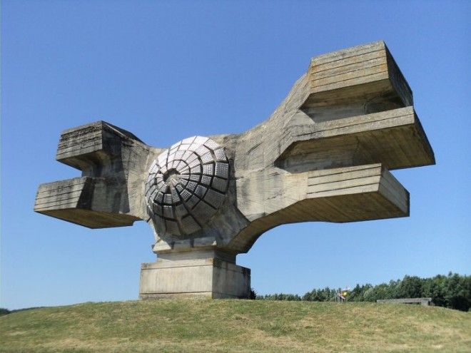 13 самых нелепых и&nbsp;странных шедевров советской архитектурной мысли
