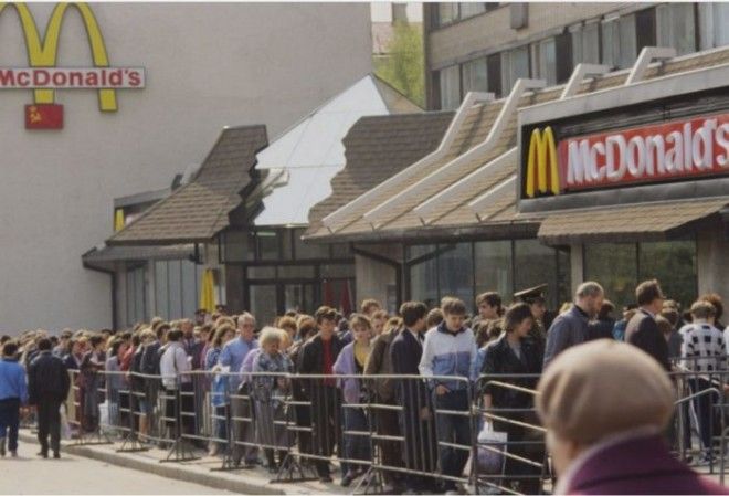 Огромная очередь в Макдональдс СССР 1991 год 
