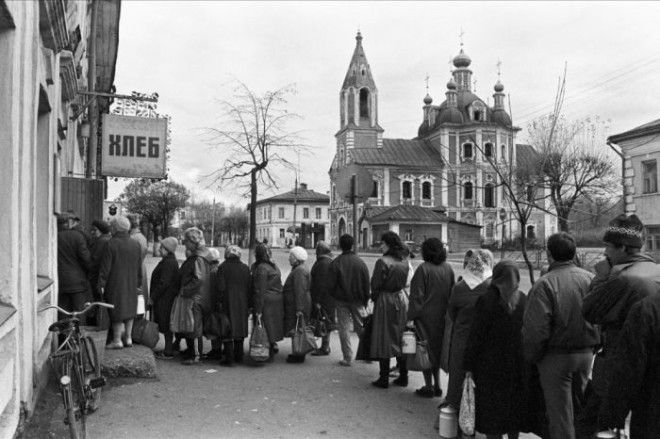  Очередь за хлебом в Переславле Залесском СССР Ярославская область 1991 год