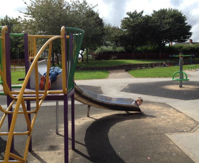 Растянулся во всю горку. Растянулся во всю горку