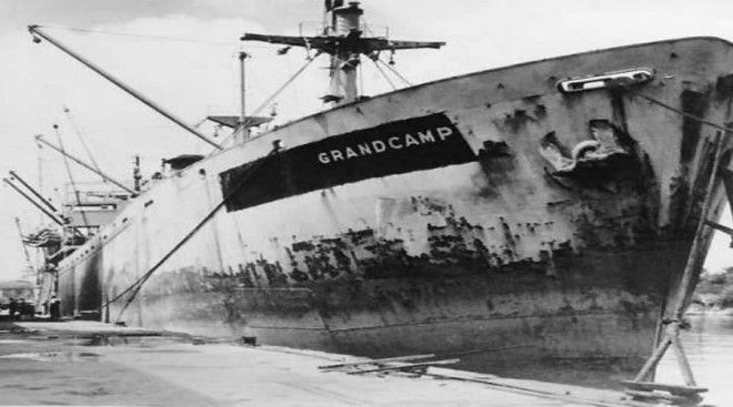 Пароход смерти 12 апреля 1947 года в порт ТехасСити вошел грузовой пароход Гранкан При водоизмещении 10&nbsp;000 тонн пароход имел длину 135 метров и&nbsp;ширину до&nbsp;176&nbsp;метров Его трюмы предназначались для перевозки аммиачной селитрой обычного удобрения которое перевозилось безо всякой там техники безопасности Жители города еще даже не подозревали что может сотворить с ними этот далеко не безобидный груз