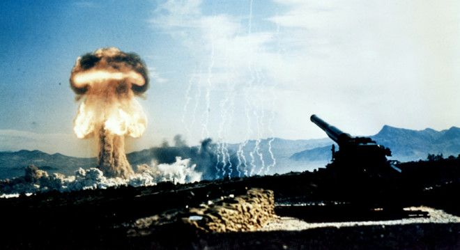 Карибский кризис Ядерная война почти началась в 1962 году Карибский кризис развивался настолько быстро что ученые просто не успели отреагировать стрелки часов остались недвижимыми 38 дней весь мир напряженно наблюдал за событиями кризиса но по счастью все обошлось