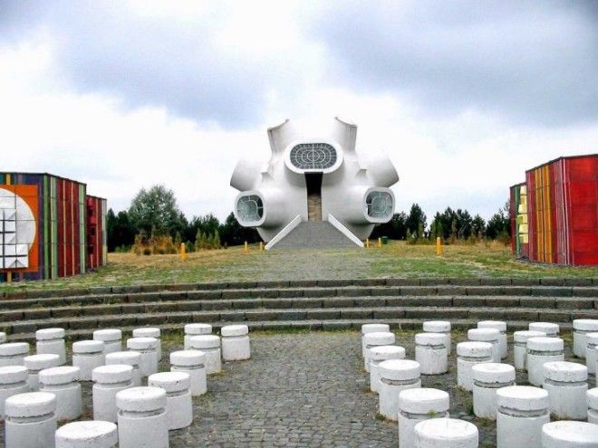13 самых нелепых и&nbsp;странных шедевров советской архитектурной мысли