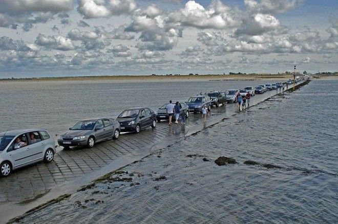Дорога во Франции которая уходит под воду дважды в день
