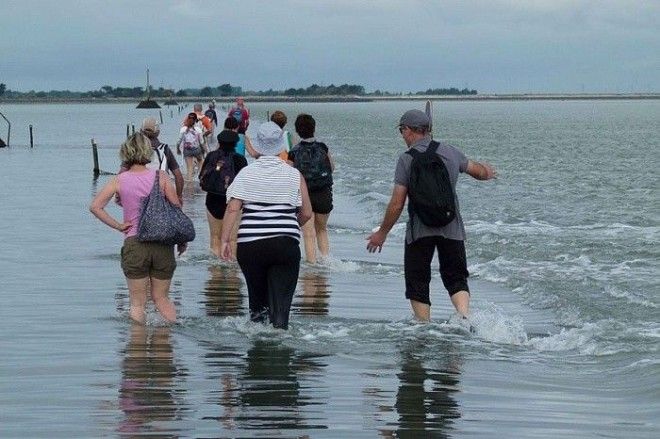 Дорога во Франции которая уходит под воду дважды в день