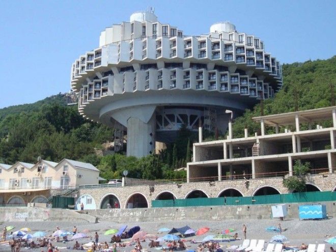 13 самых нелепых и&nbsp;странных шедевров советской архитектурной мысли