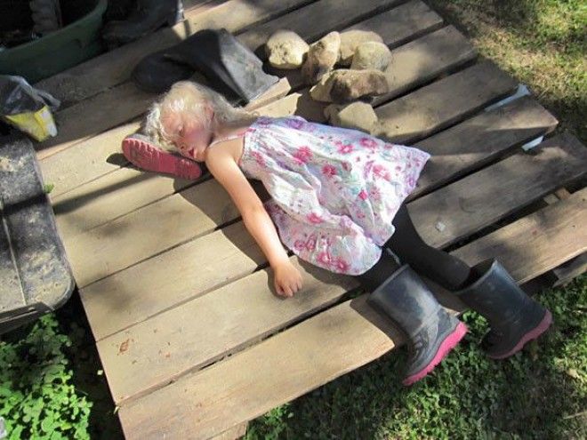 35 фото доказывающих что дети могут спать где угодно