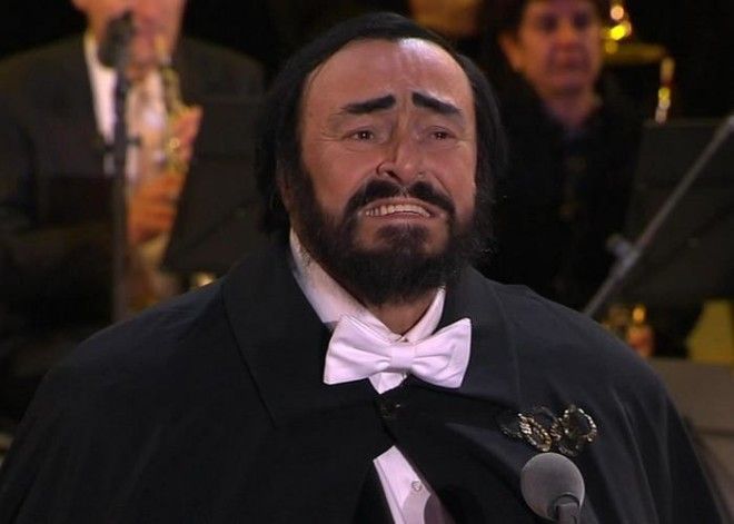 Лучано Паваротти на открытии Зимних Олимпийских игр 2006 в Турине./ Фото: hdclips.ru Лучано Паваротти на открытии Зимних Олимпийских игр 2006 в Турине Фото hdclipsru