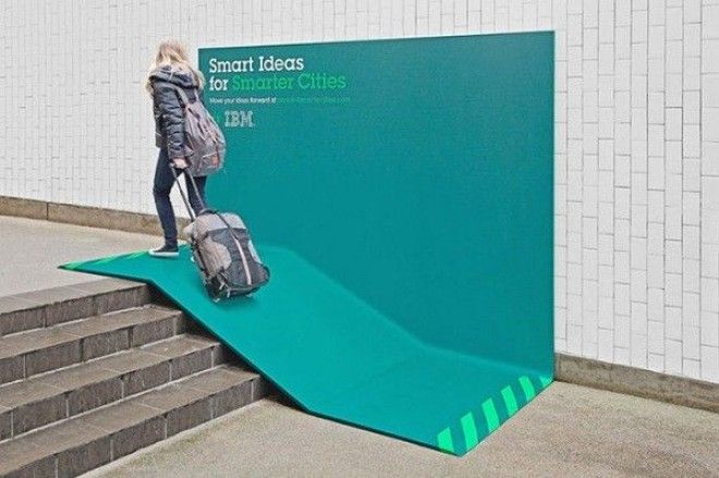 Полезные билборды в Париже от IBM