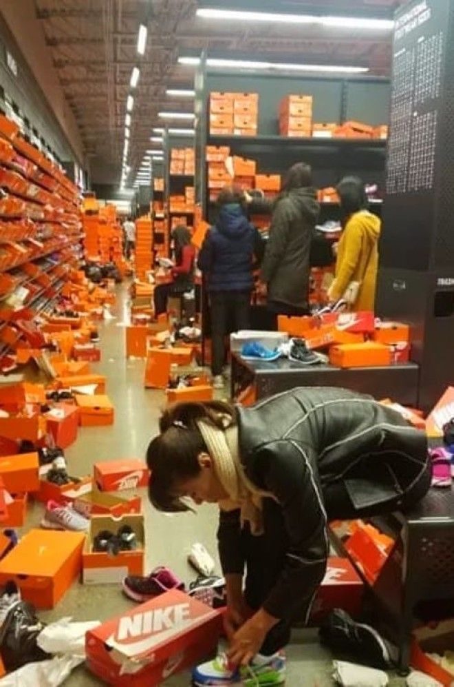 Увидев ЭТИ фото вы позавидуете продавцам работающим в торговом зале