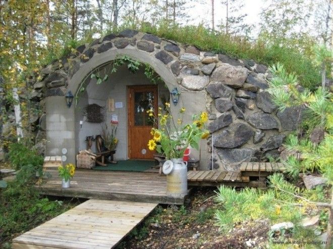 Домик с травой на крыше 