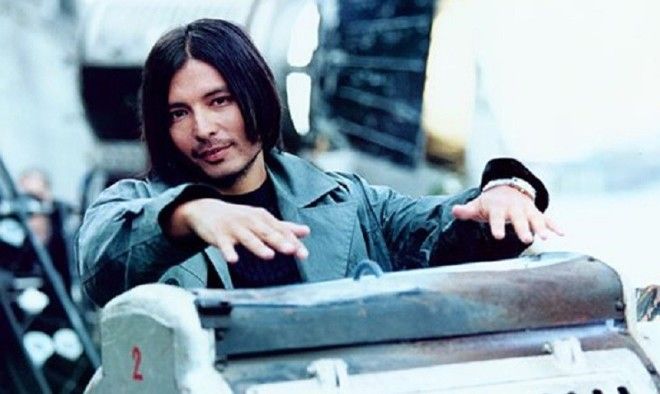 Безвременно погасшие звезды 90х 5 знаменитостей погибших на пике славы