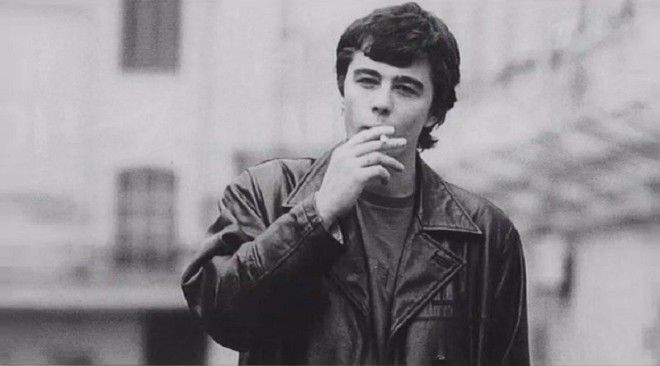 Безвременно погасшие звезды 90х 5 знаменитостей погибших на пике славы