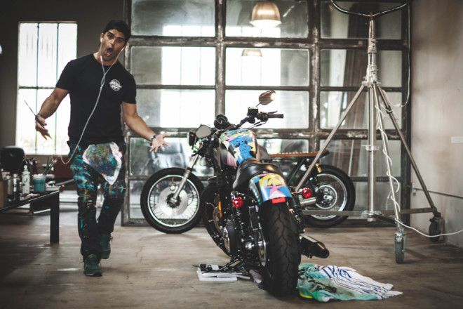 Рисунки на мотоцикле Harley Davidson от Александра Майареса