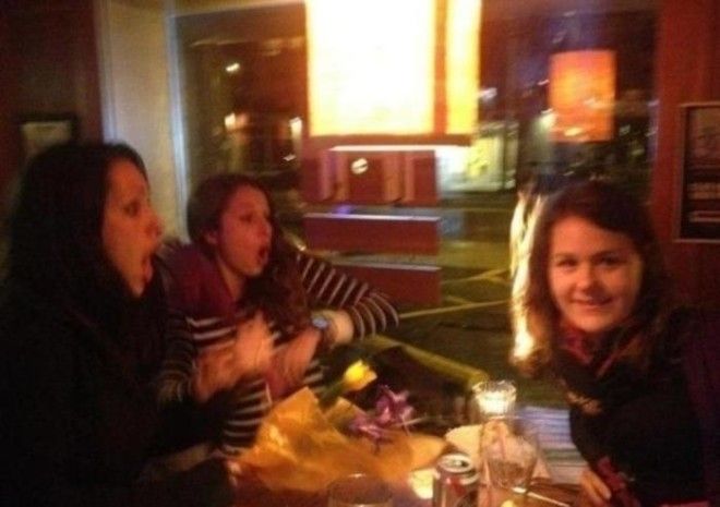 Всем обладательницам длинных густых волос нужно быть начеку, когда где-то рядом есть очаг открытого пламени. Всем обладательницам длинных густых волос нужно быть начеку когда гдето рядом есть очаг открытого пламени