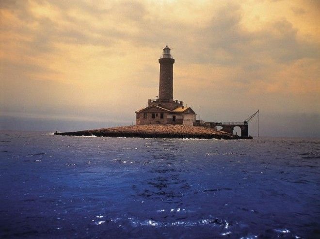 Маяк в городе Медулин