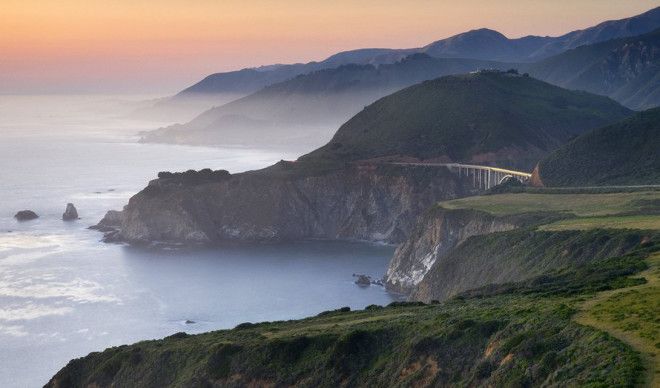 Биг Сюр Калифорния Big Sur лучше всего выглядит из окна машины длинный спуск по одному из самых скалистых побережий Калифорнии с видом на Тихий океан способен впечатлить и самого бывалого туриста