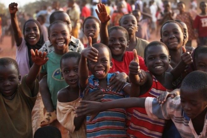 Похоже кенийцы не очень доверяют своим бабушкам подозревая что они могут навести порчу