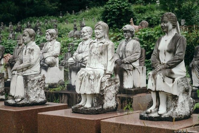 creepystatuesforbiddenforestjapanyukisonskenohki10