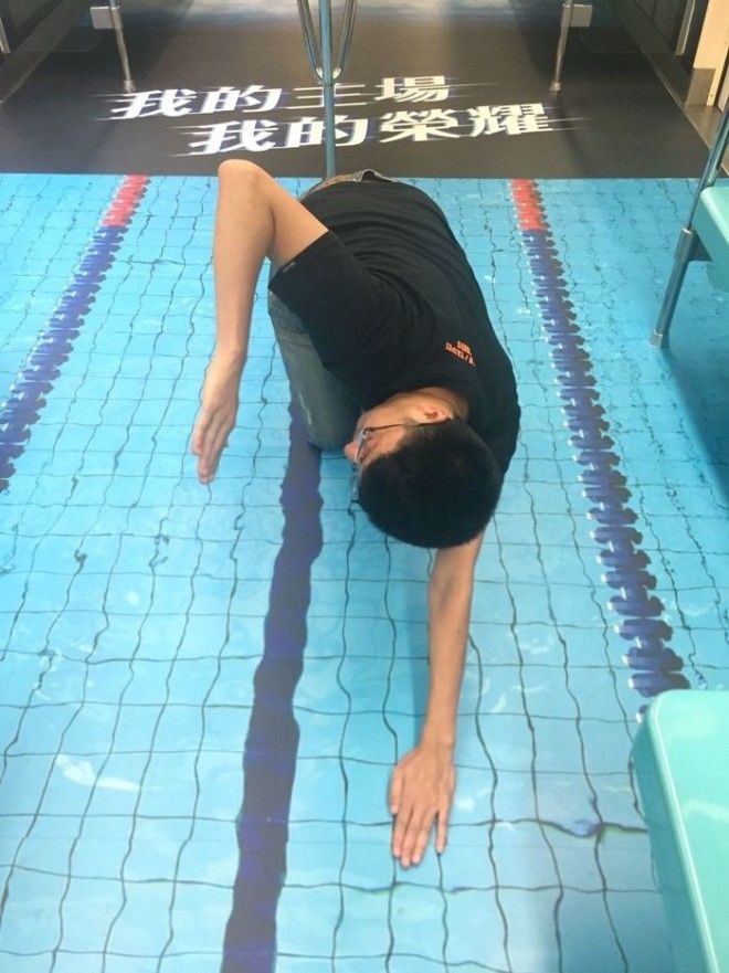 Бассейн в вагоне метро 10 самых живых фото о внезапных превращениях пола