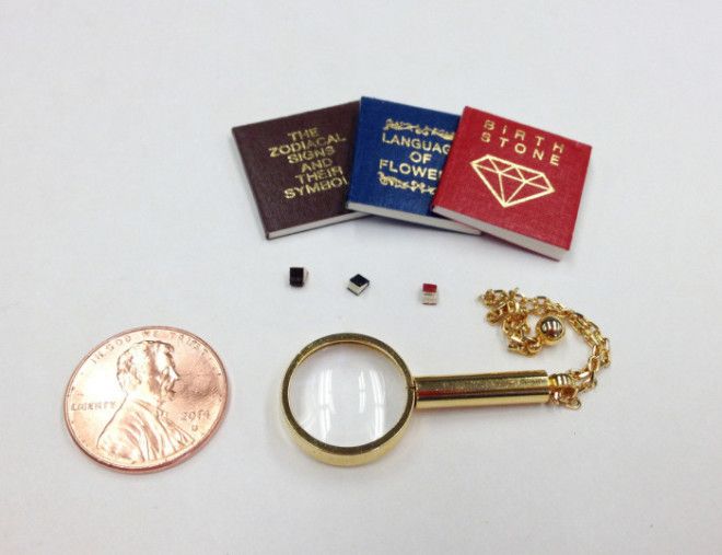 Набор миниатюрных и ультраминиатюрных книг 19791980 гг