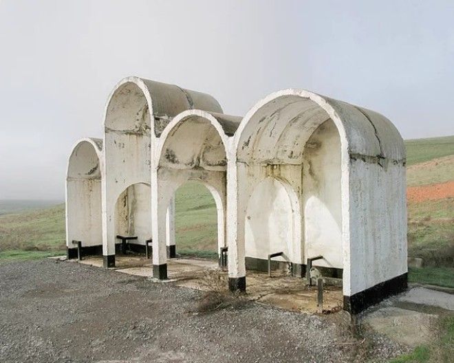 16 фото самых экстраординарных автобусных остановок бывшего СССР