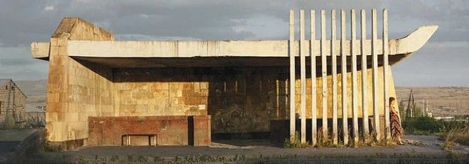 16 фото самых экстраординарных автобусных остановок бывшего СССР