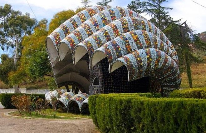 16 фото самых экстраординарных автобусных остановок бывшего СССР