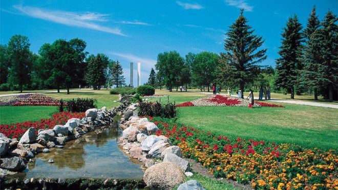 11 фото очень занимательной границы между Канадой и США