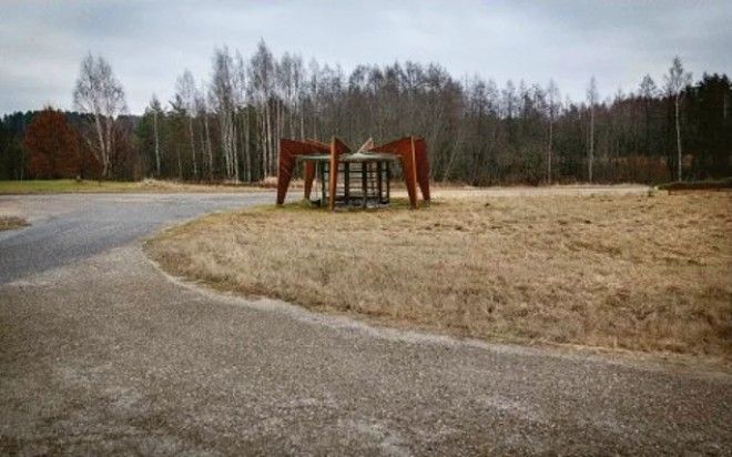 16 фото самых экстраординарных автобусных остановок бывшего СССР