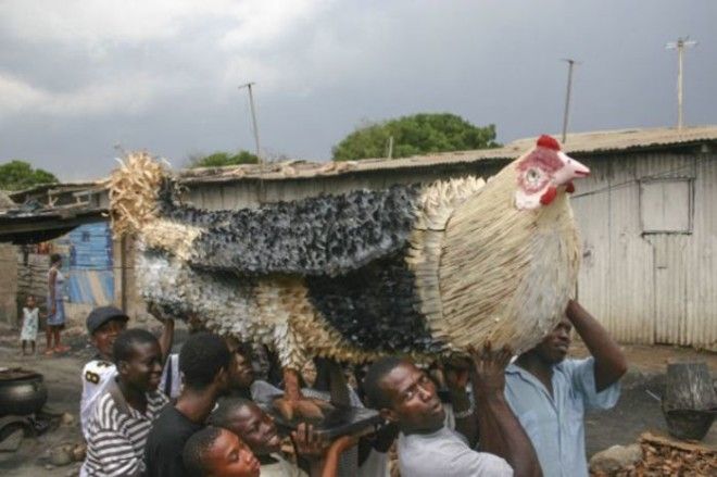 Гроб в форме курицы Фото regulatschumich